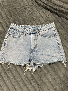 Old Navy Light Wash Frayed Hem Denim Shorts
